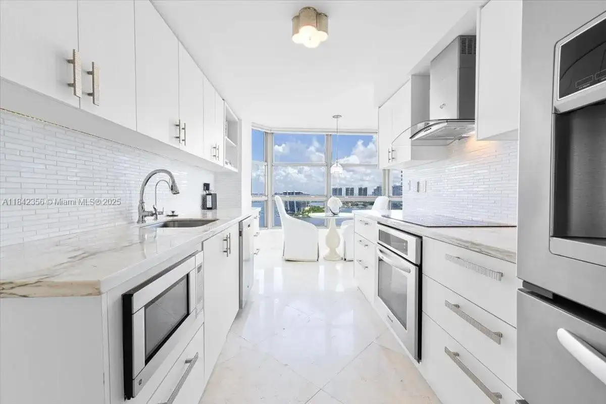 3500 Mystic Pointe Dr # 2101, Aventura FL 33180 photo 2