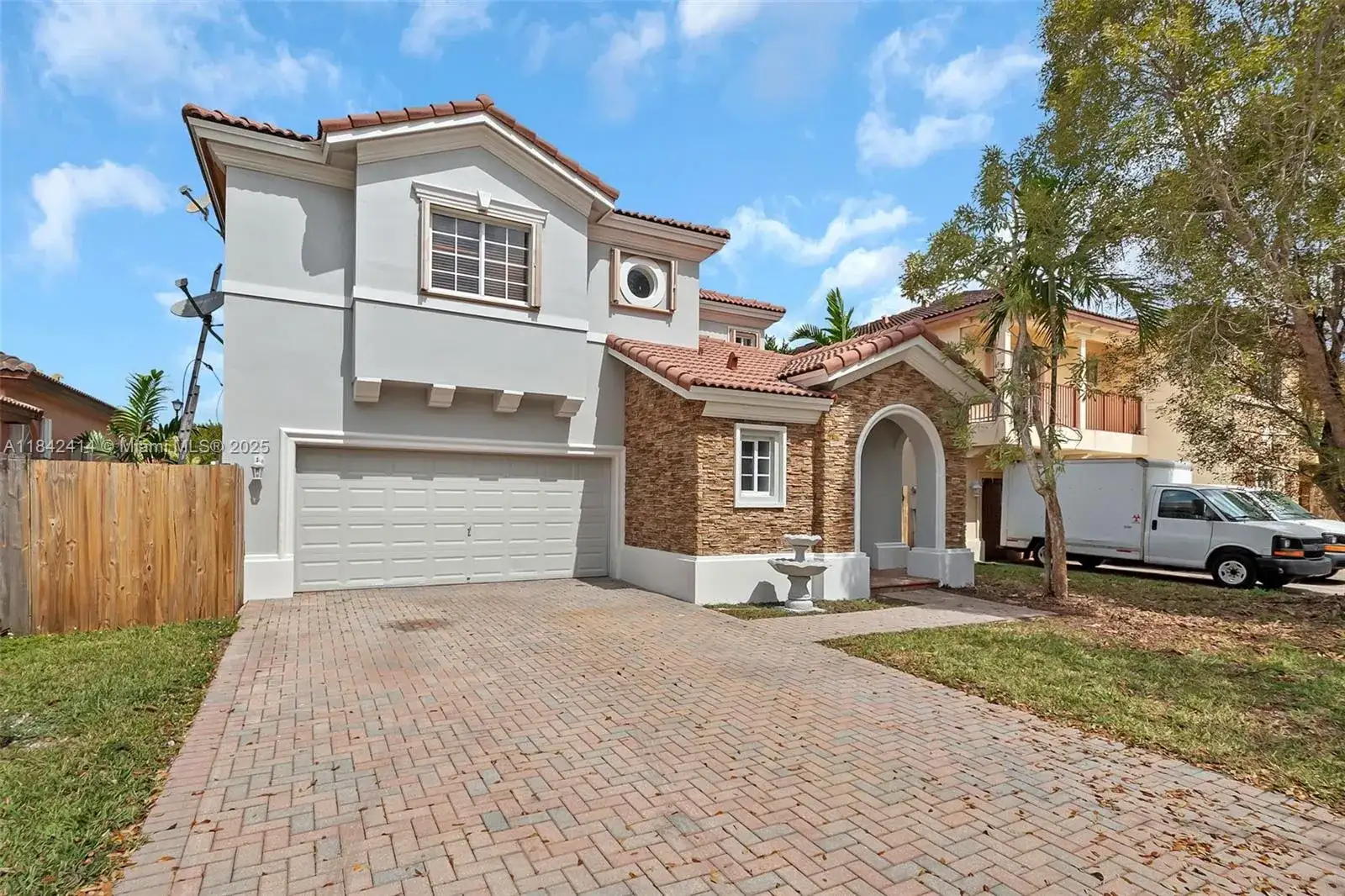 16633 SW 50th Ter, Miami FL 33185 photo 2