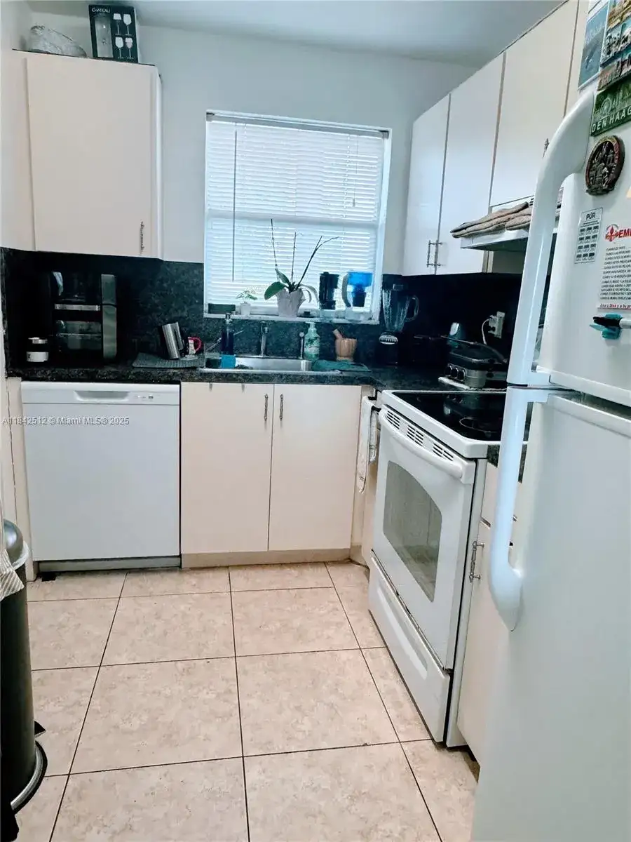 8500 Sunrise Lakes Blvd # 104, Sunrise FL 33322 photo 2