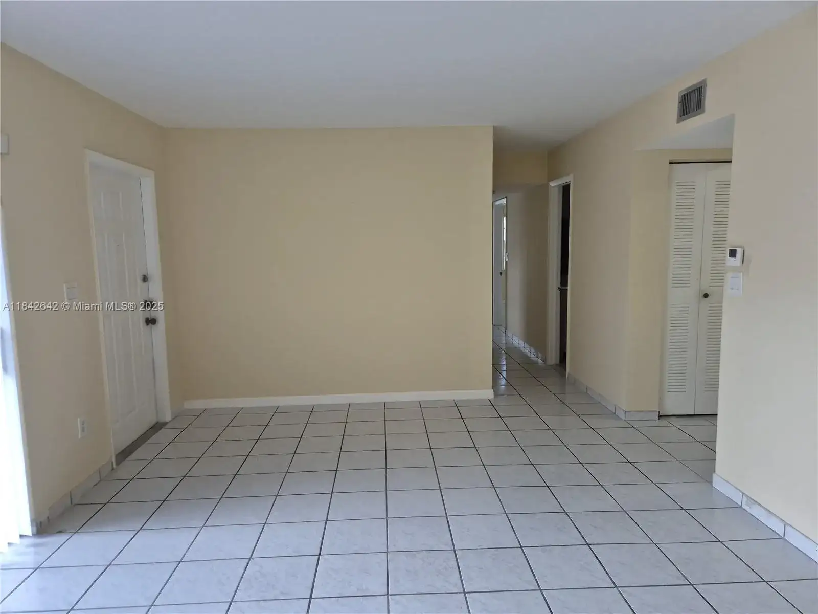 18350 Mediterranean Blvd # 27, Hialeah FL 33015 photo 2