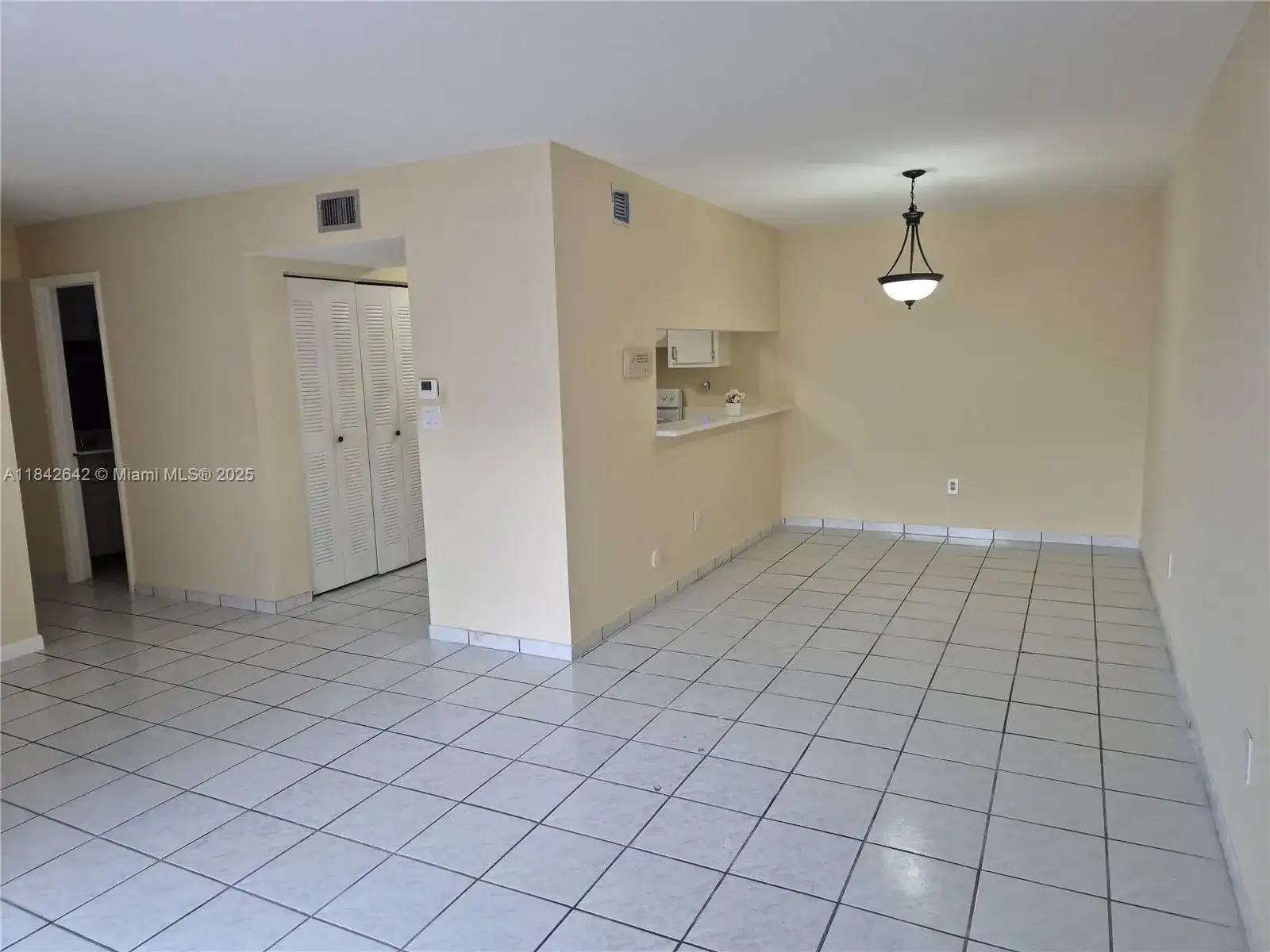 18350 Mediterranean Blvd # 27, Hialeah FL 33015 photo 3