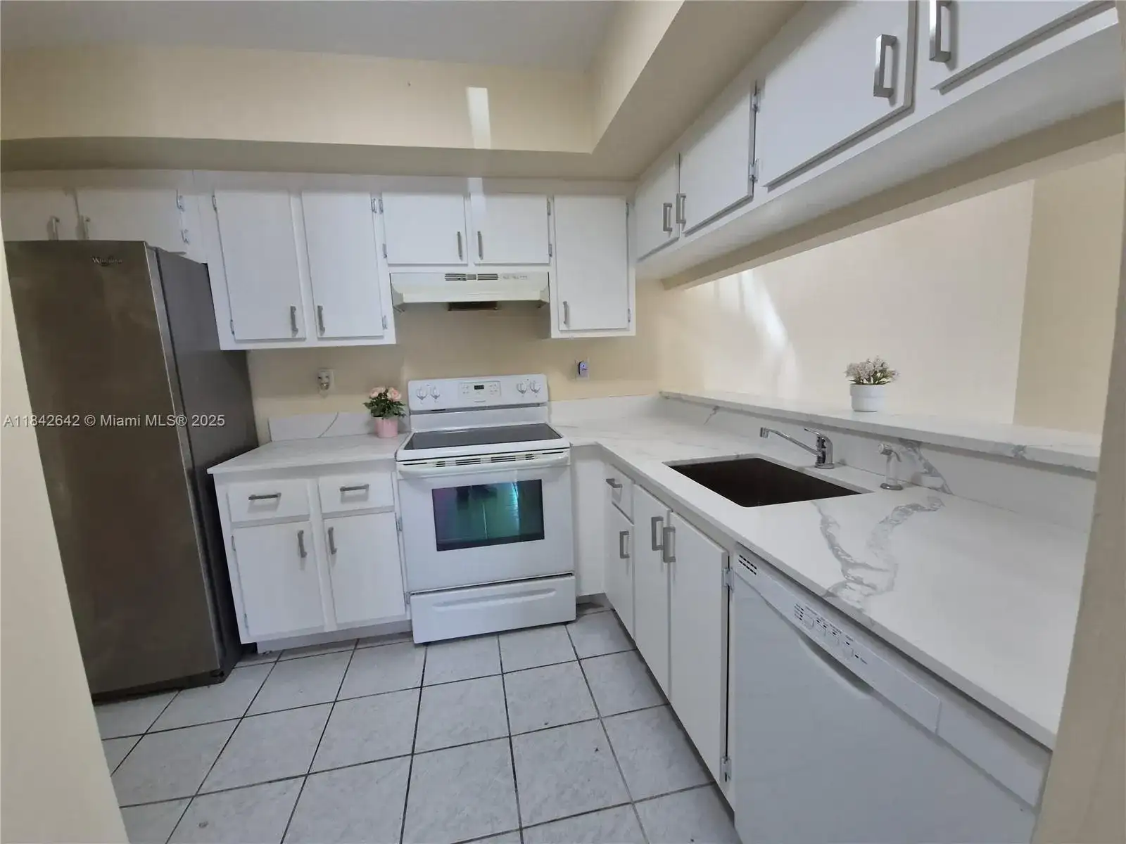 18350 Mediterranean Blvd # 27, Hialeah FL 33015 photo 4