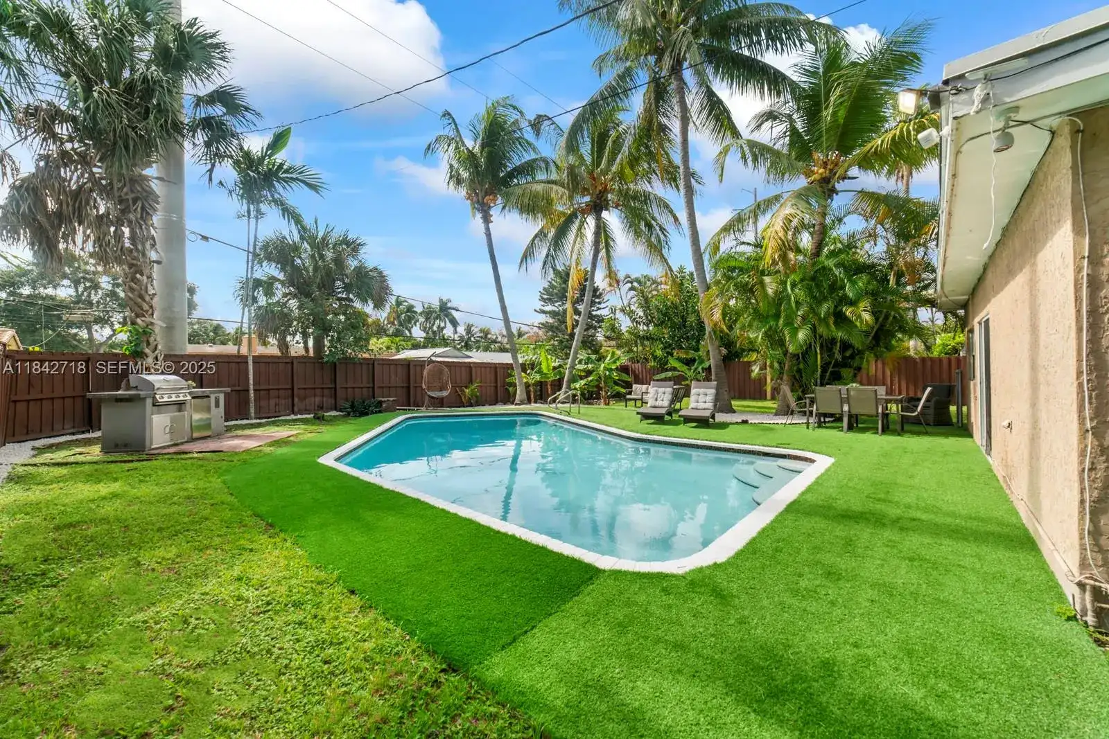 2708 Cleveland St, Hollywood FL 33020 photo 2