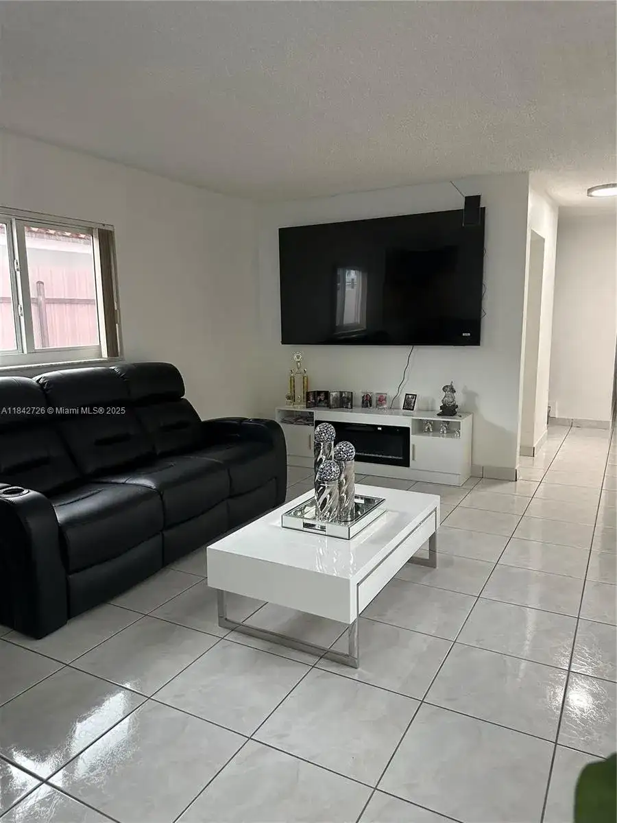 380 W 45th St, Hialeah FL 33012 photo 3