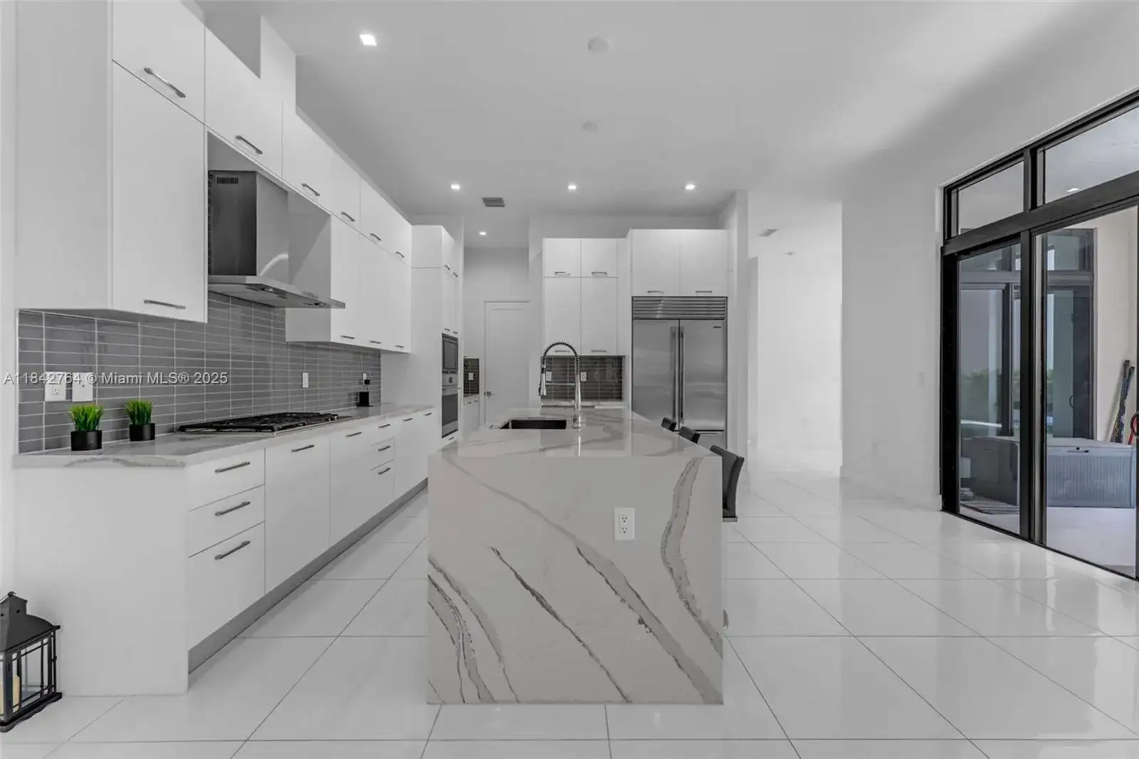 8109 NW 48th Ter, Doral FL 33166 photo 3
