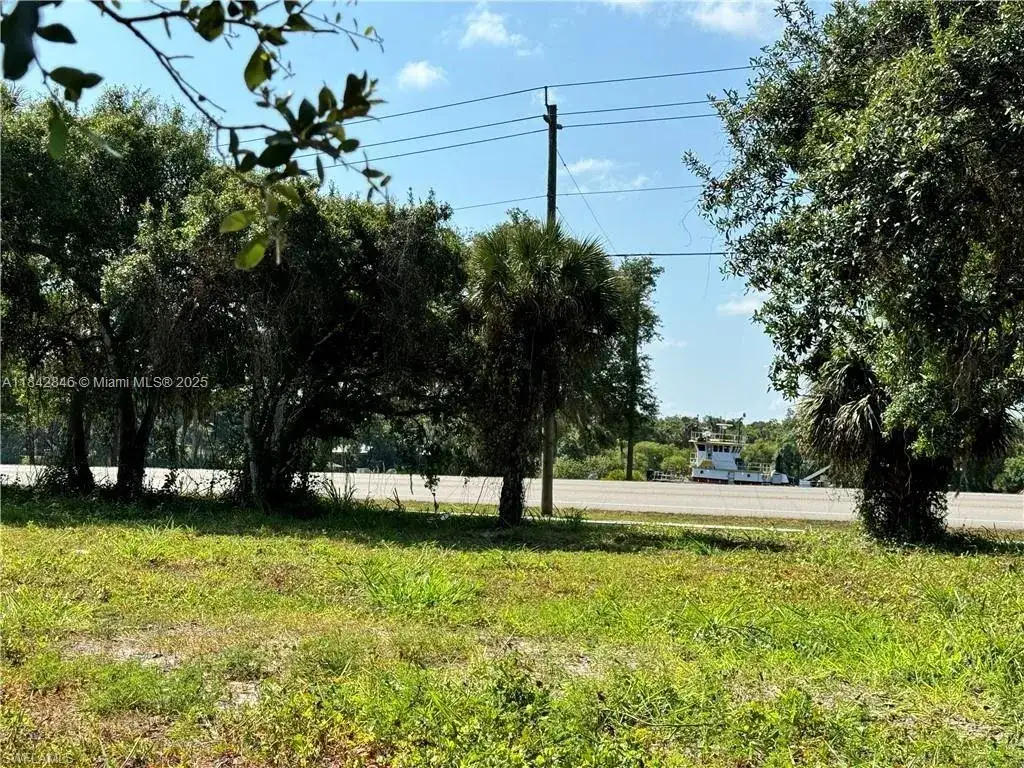 500 Avalon Ave, La Belle FL 33935 photo 4