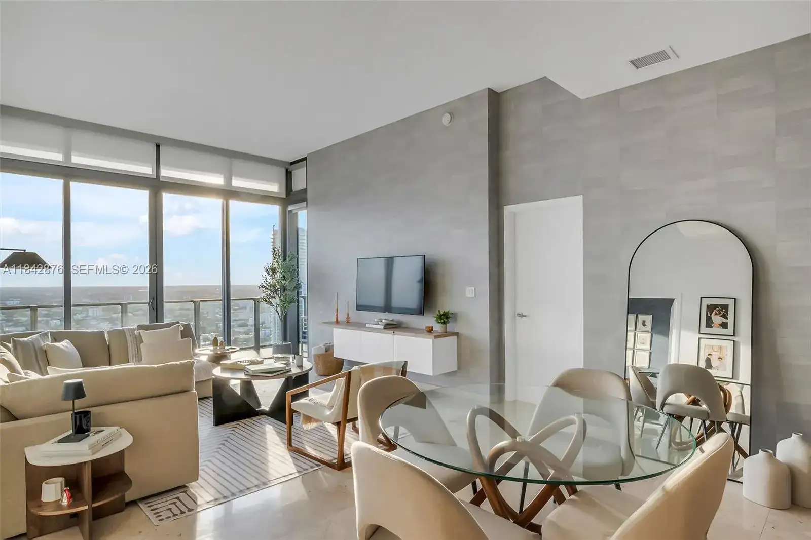 88 SW 7th St # 4004, Miami FL 33130 photo 2