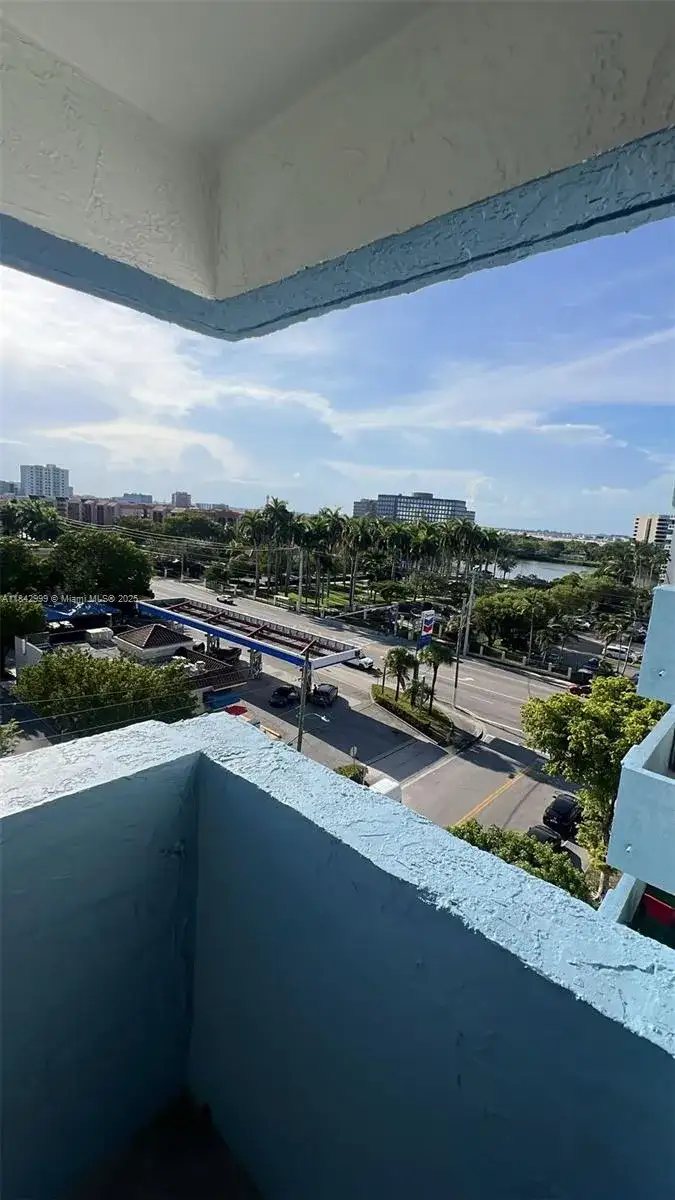 5050 NW 7th St # 720, Miami FL 33126 photo 2