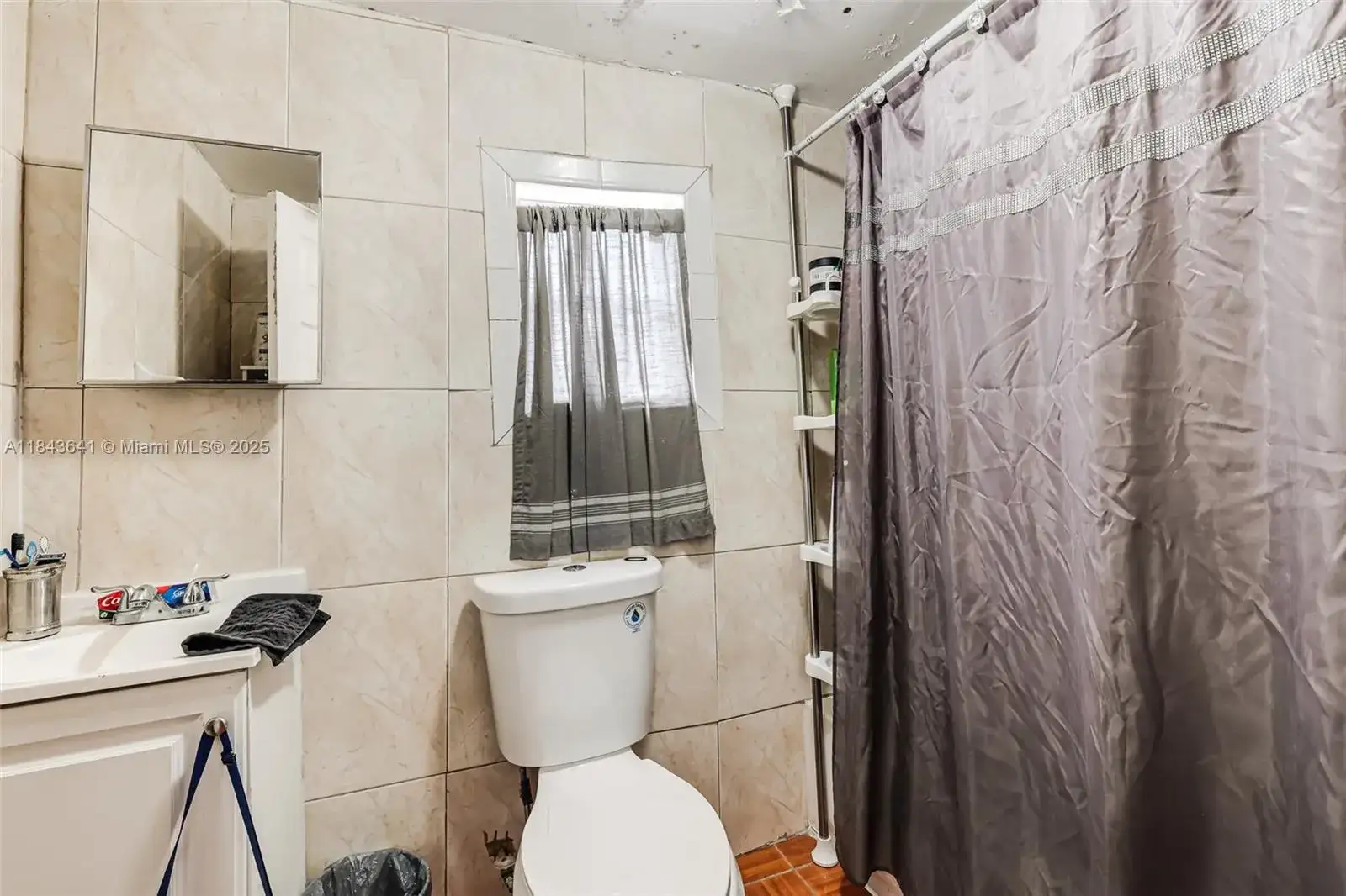 578 NW 97th St, Miami FL 33150 photo 2