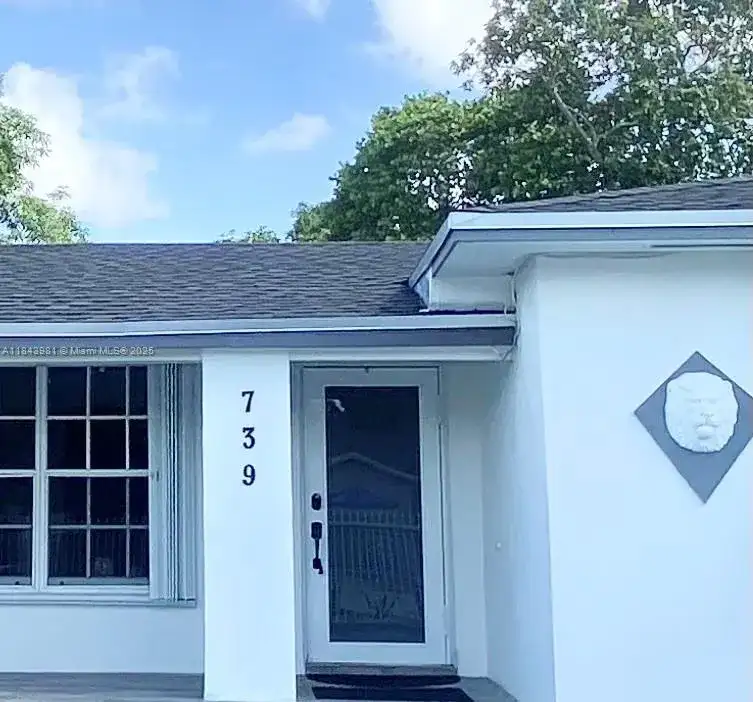 739 NW 112th St, Miami FL 33168 photo 2