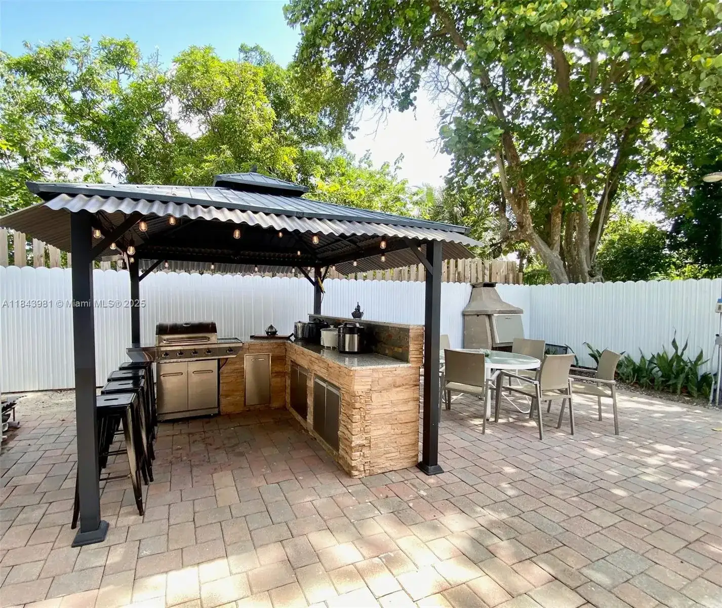739 NW 112th St, Miami FL 33168 photo 3