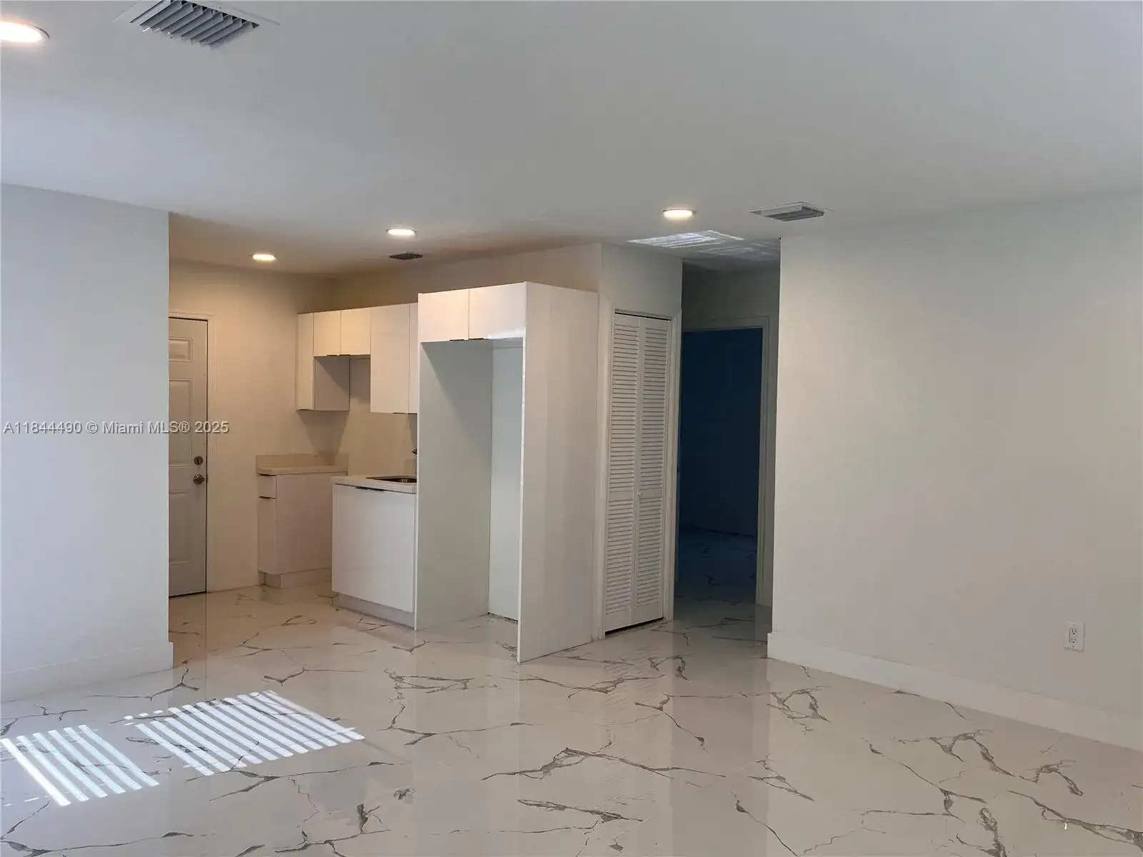 2481 NW 154th St, Miami Gardens FL 33054 photo 3