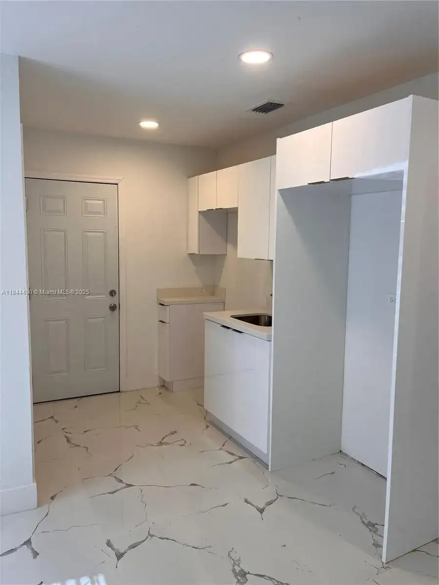 2481 NW 154th St, Miami Gardens FL 33054 photo 5