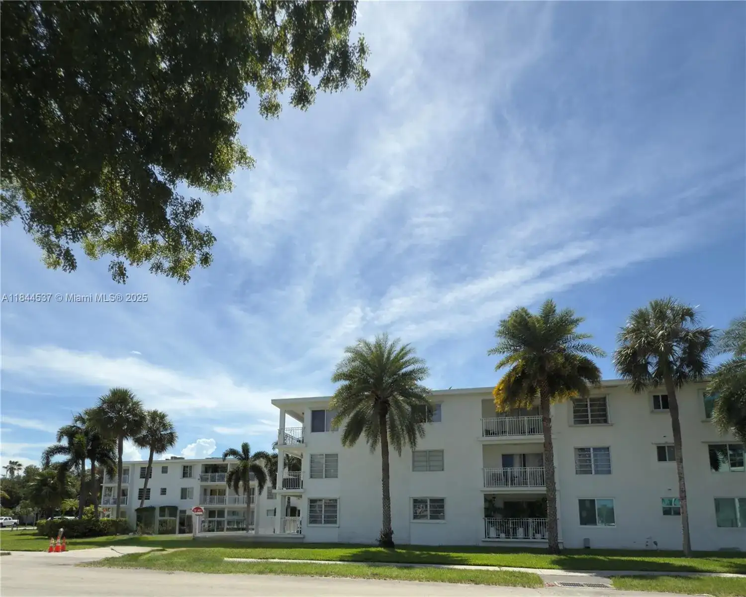 1631 NE 114th St # 107, Miami FL 33181 photo 2