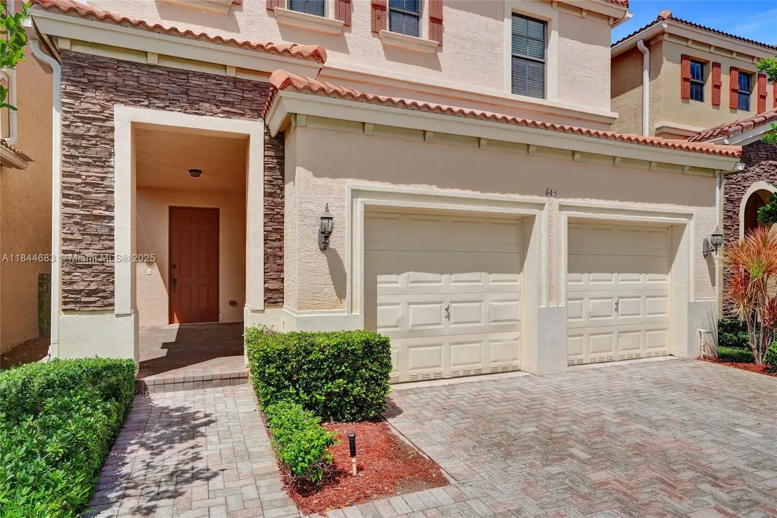 643 NE 191st Ter, Miami FL 33179 photo 3