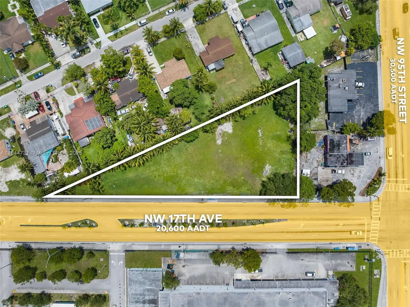 9521 NW 17th Ave, Miami FL 33147 photo 2