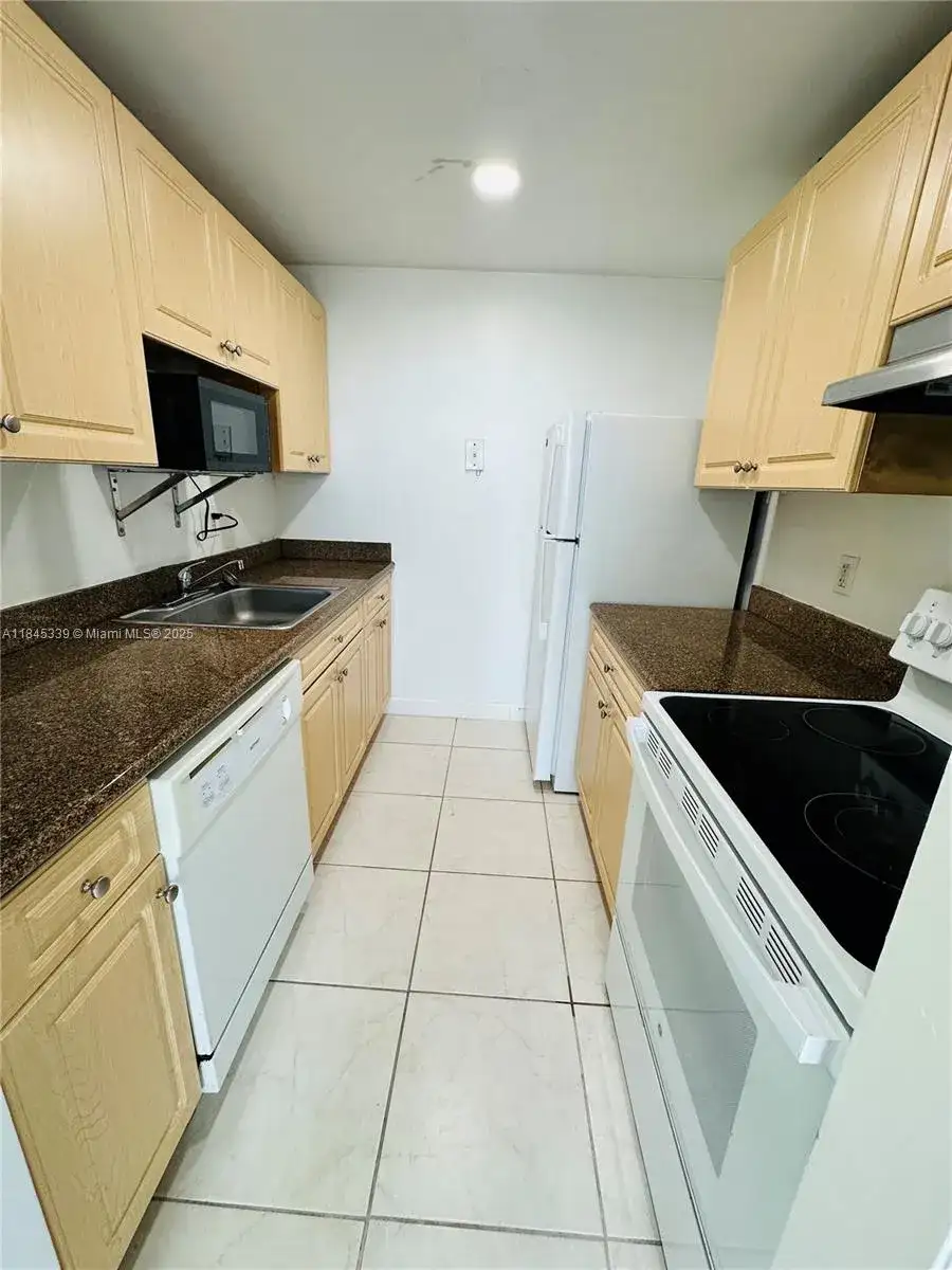 2020 NE 135th St # 807, North Miami FL 33181 photo 5