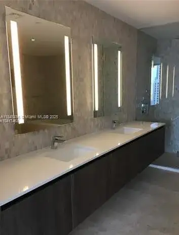 88 SW 7th St # 2603, Miami FL 33130 photo 4