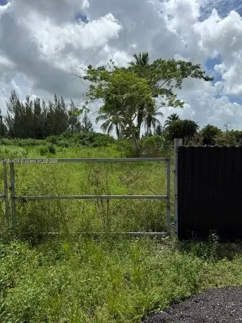 152 st, Unincorporated Dade County FL 33187 photo 4