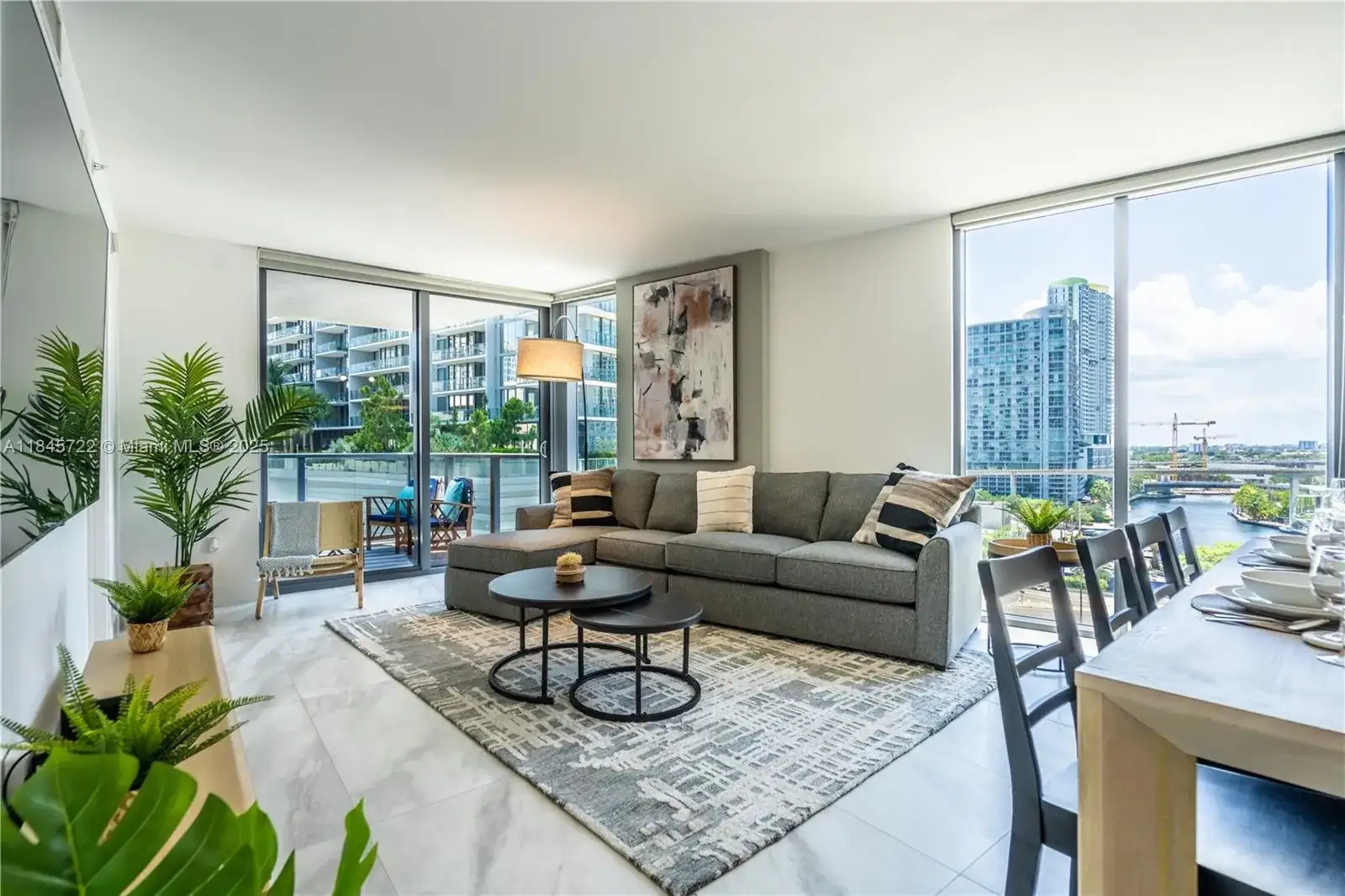 31 SE 6th St # 1401, Miami FL 33131 photo 4