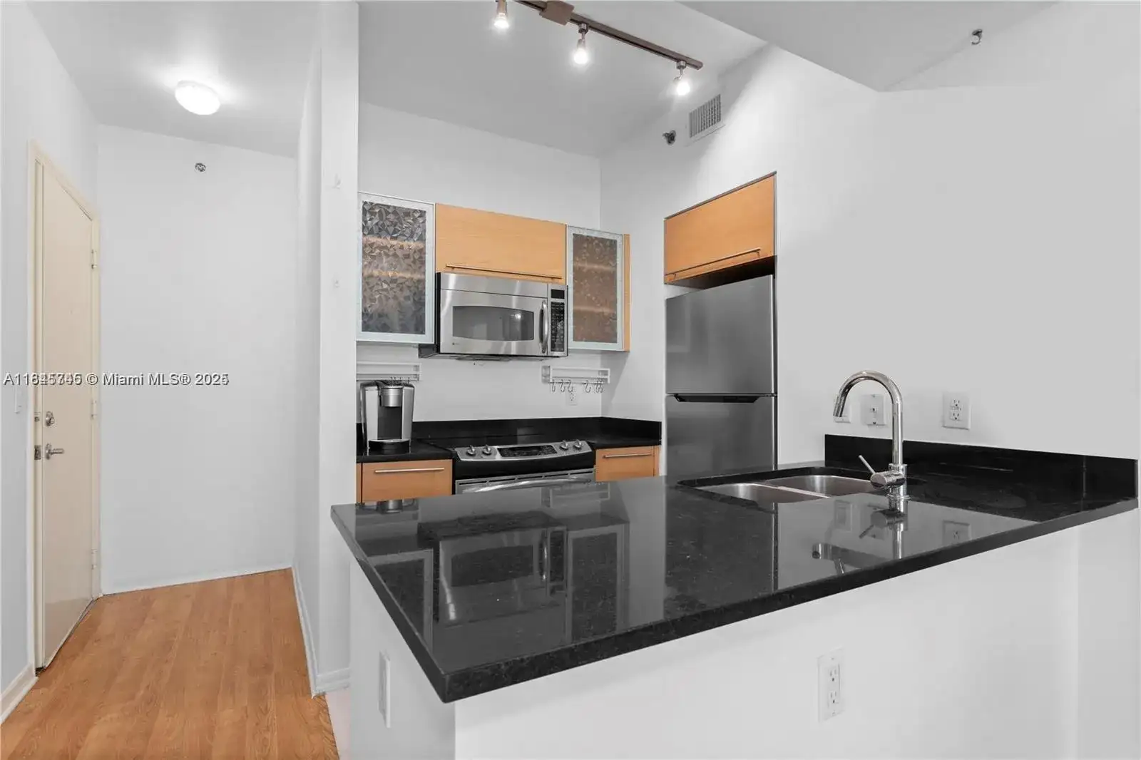 950 Brickell Bay Dr # 501, Miami FL 33131 photo 2
