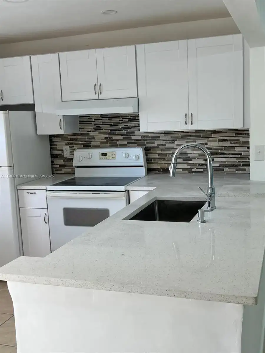 1015 Country Club Dr # 302, Margate FL 33063 photo 2