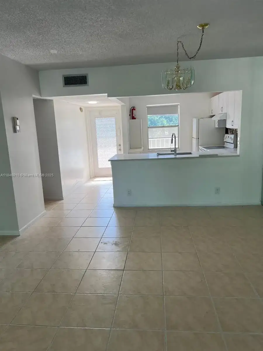 1015 Country Club Dr # 302, Margate FL 33063 photo 3