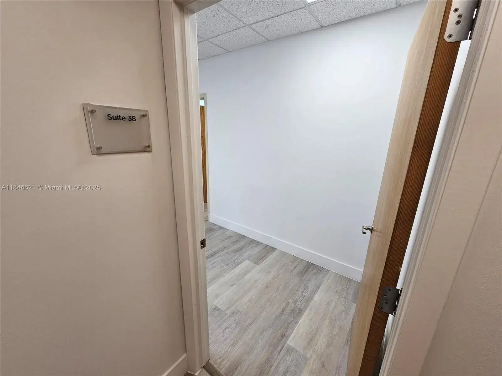 12550 Biscayne Blvd # 11, North Miami FL 33181 photo 2