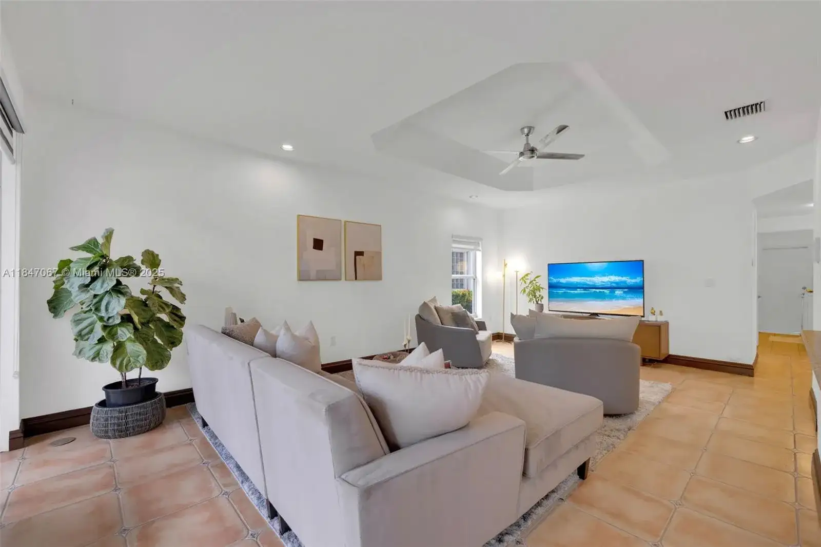 NW 107th, Doral FL 33178 photo 5