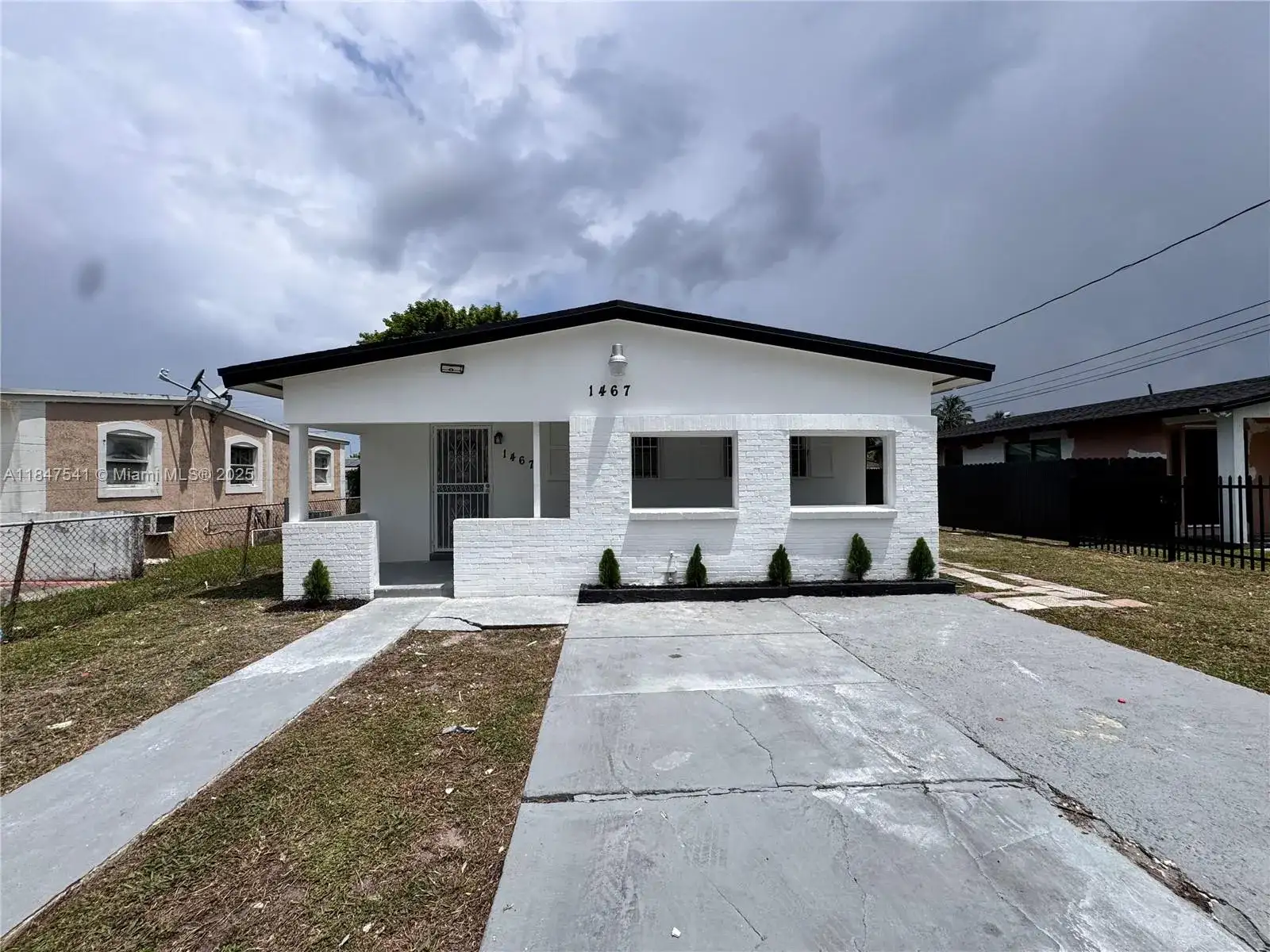 1467 NW 154th St, Miami Gardens FL 33054 photo 2