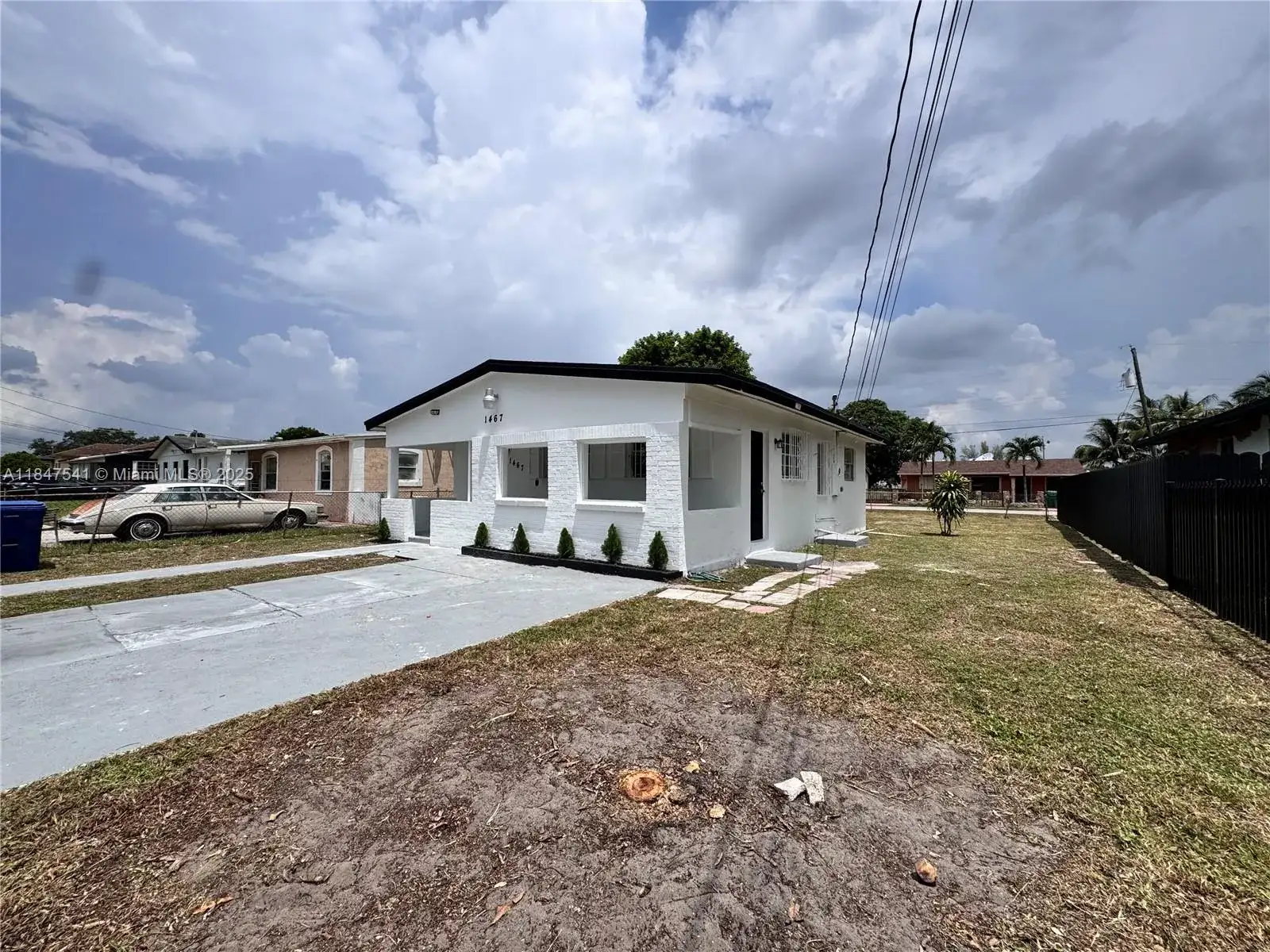 1467 NW 154th St, Miami Gardens FL 33054 photo 3