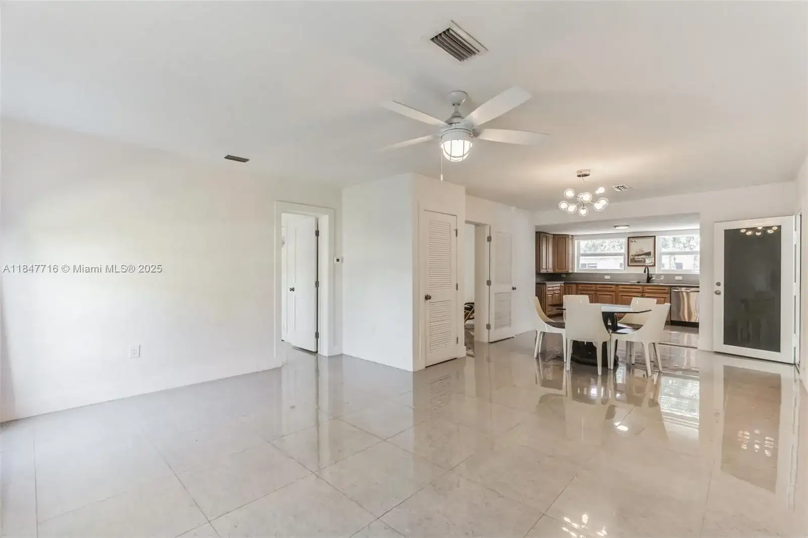 248 Carlisle Dr, Miami Springs FL 33166 photo 3