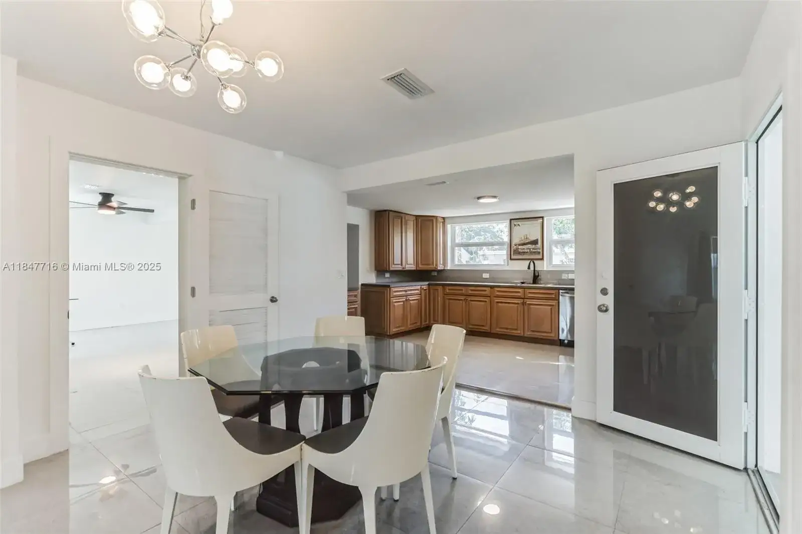 248 Carlisle Dr, Miami Springs FL 33166 photo 4