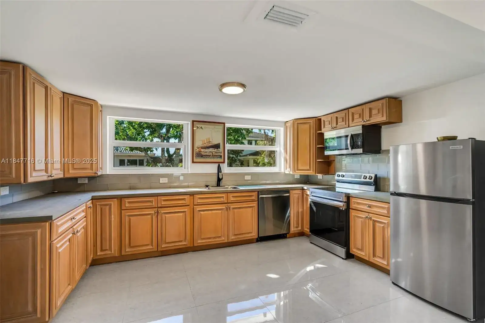 248 Carlisle Dr, Miami Springs FL 33166 photo 5