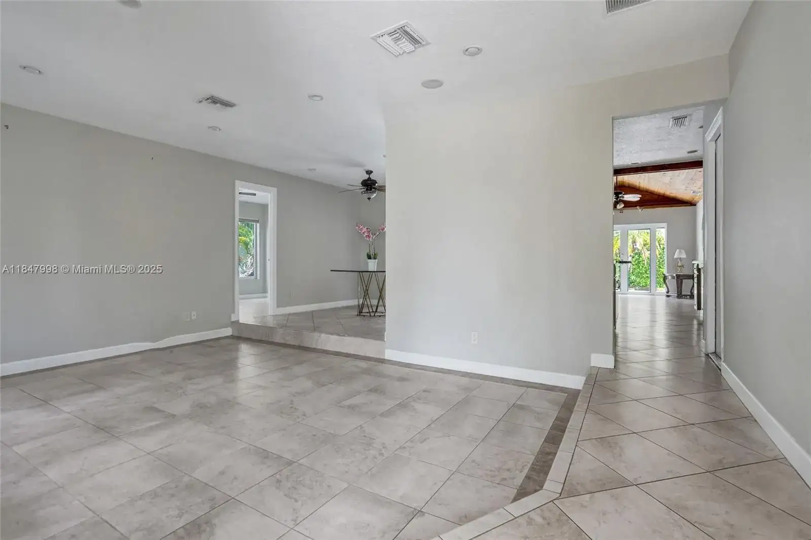 571 SE 11th St, Pompano Beach FL 33060 photo 3