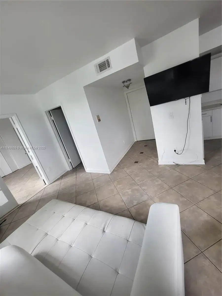 1008 Jefferson Ave # 303, Miami Beach FL 33139 photo 4