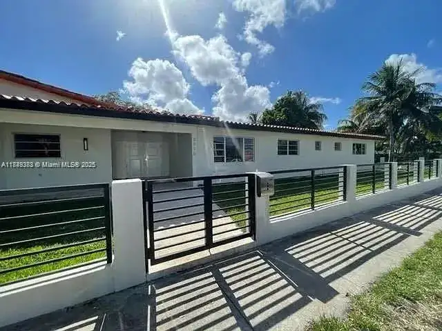 2710 SW 31st Ave, Miami FL 33133 photo 2