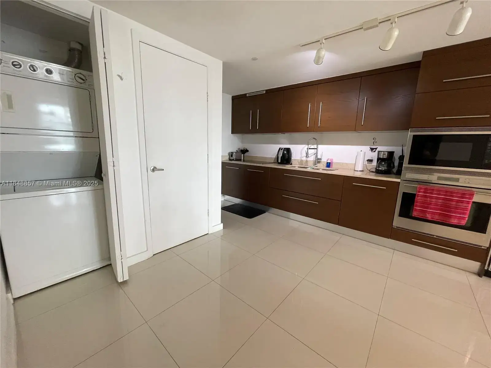485 Brickell Ave # 3711, Miami FL 33131 photo 3