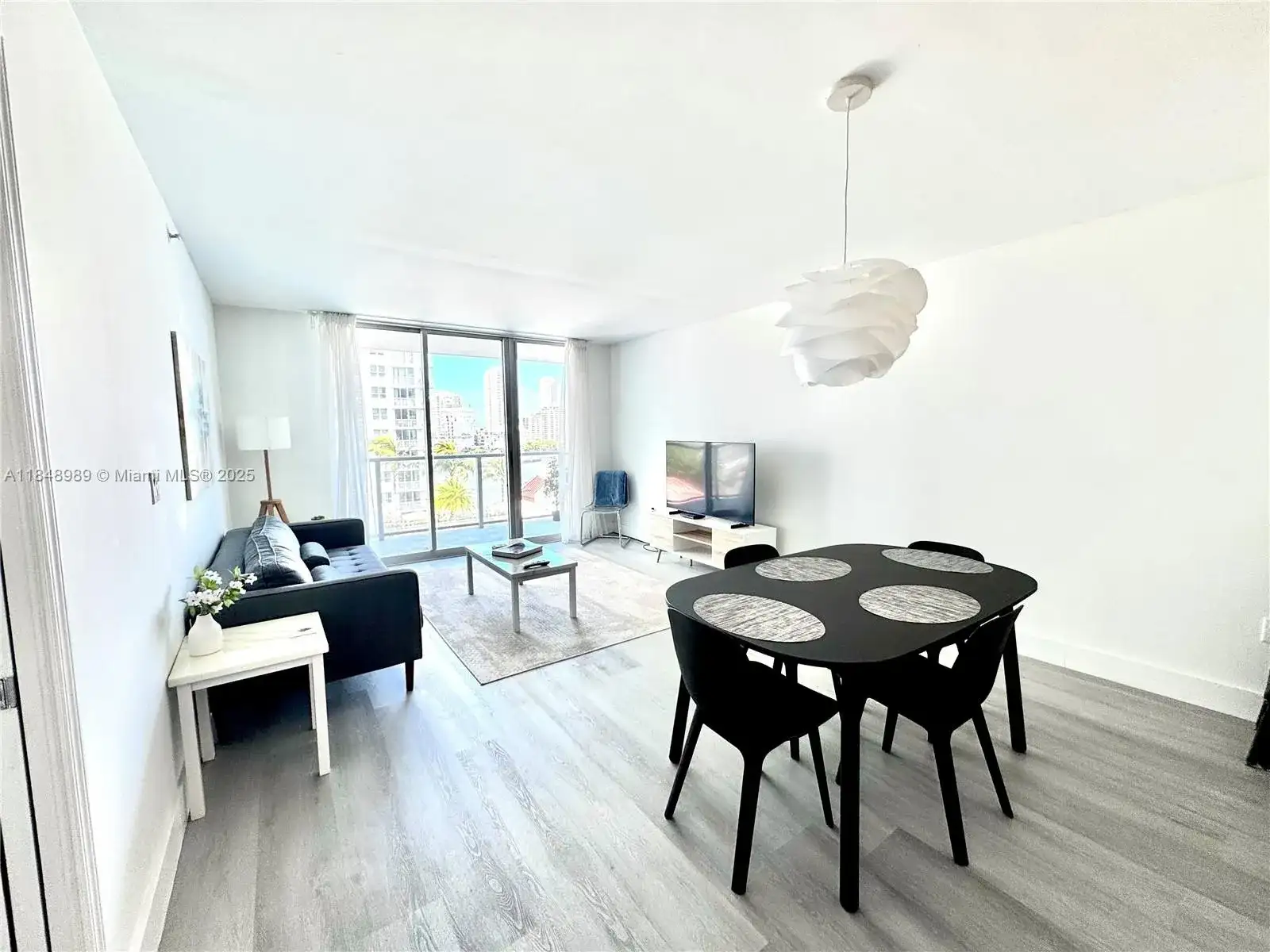 1155 Brickell Bay Dr # 906, Miami FL 33131 photo 4