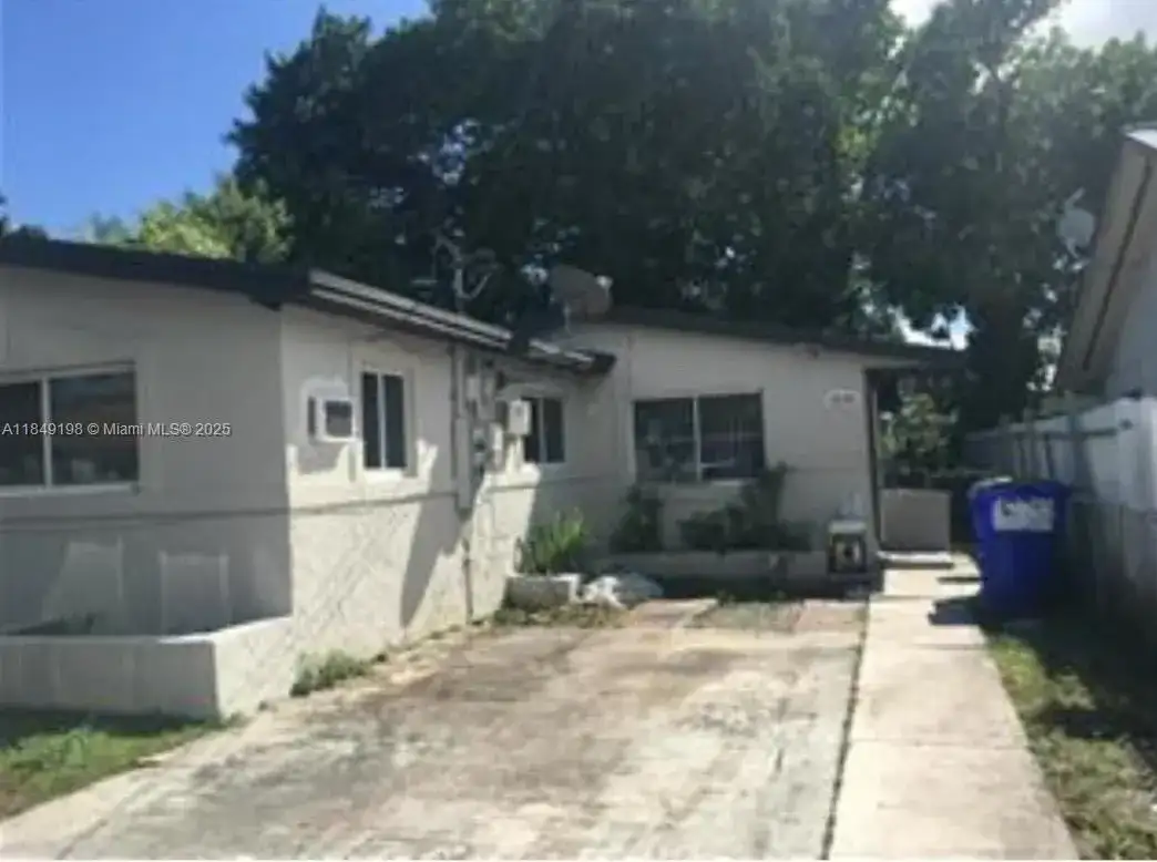 1574 NW 58th St, Miami FL 33142 photo 2