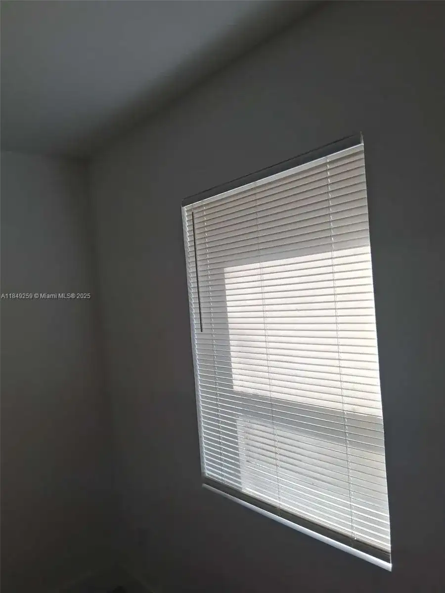 400 NE 161st St # 1, Miami FL 33162 photo 5
