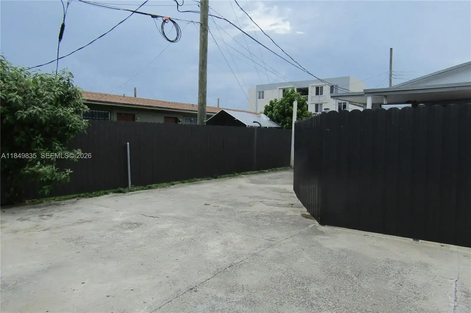 2223 NW 32nd St, Miami FL 33142 photo 5
