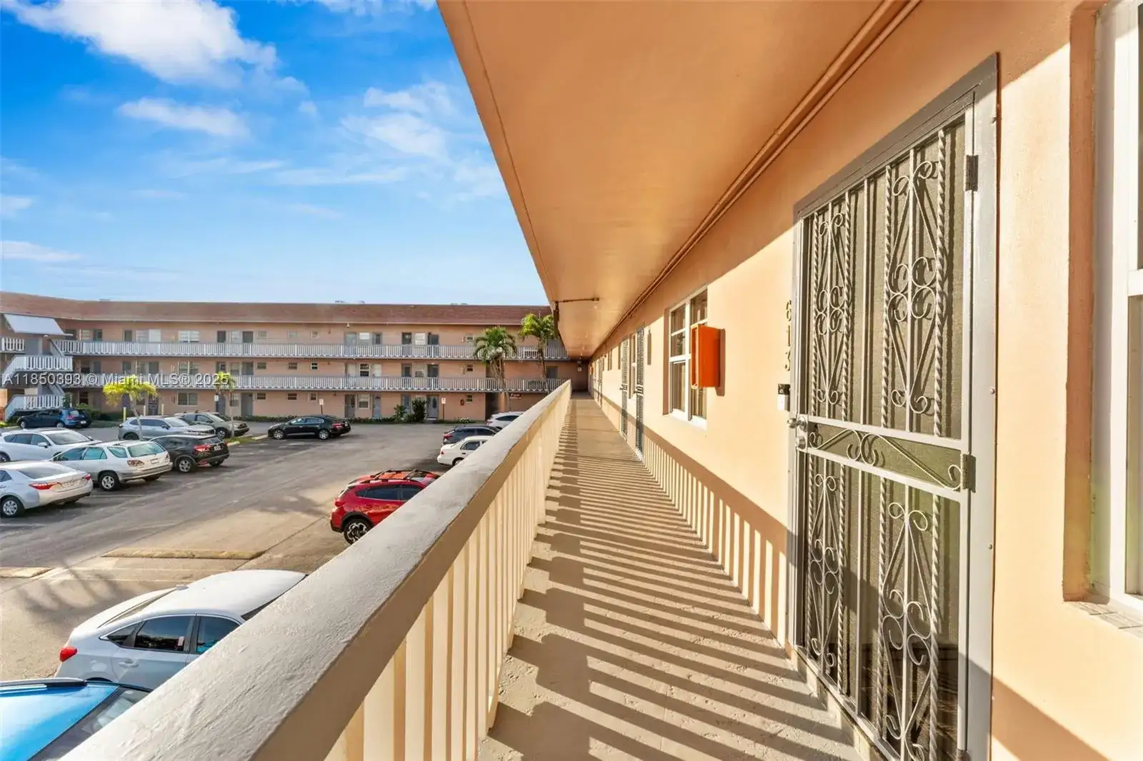 18555 NE 14th Ave # 613, Miami FL 33179 photo 2