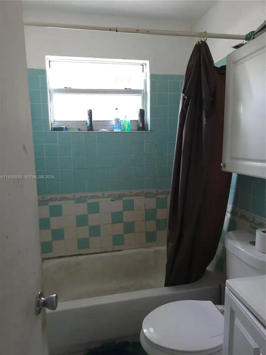 163 NW 18th Ct, Miami FL 33125 photo 4