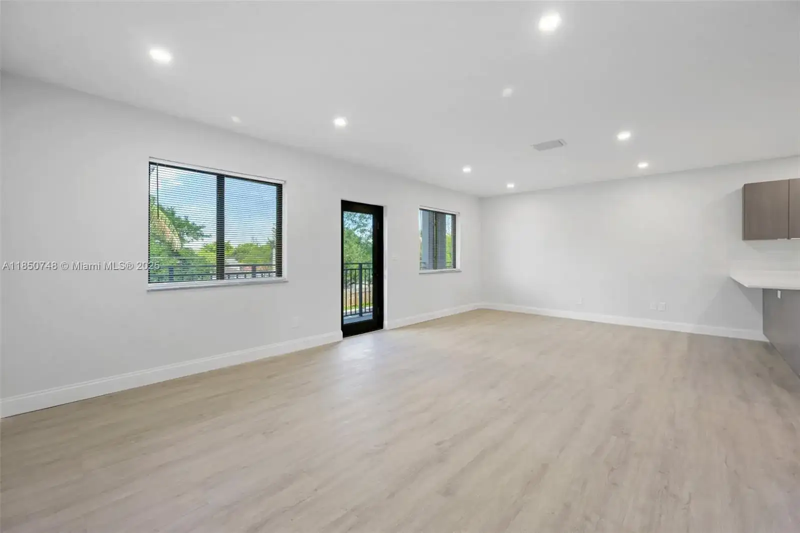 349 NW 40th St # 202, Oakland Park FL 33309 photo 5