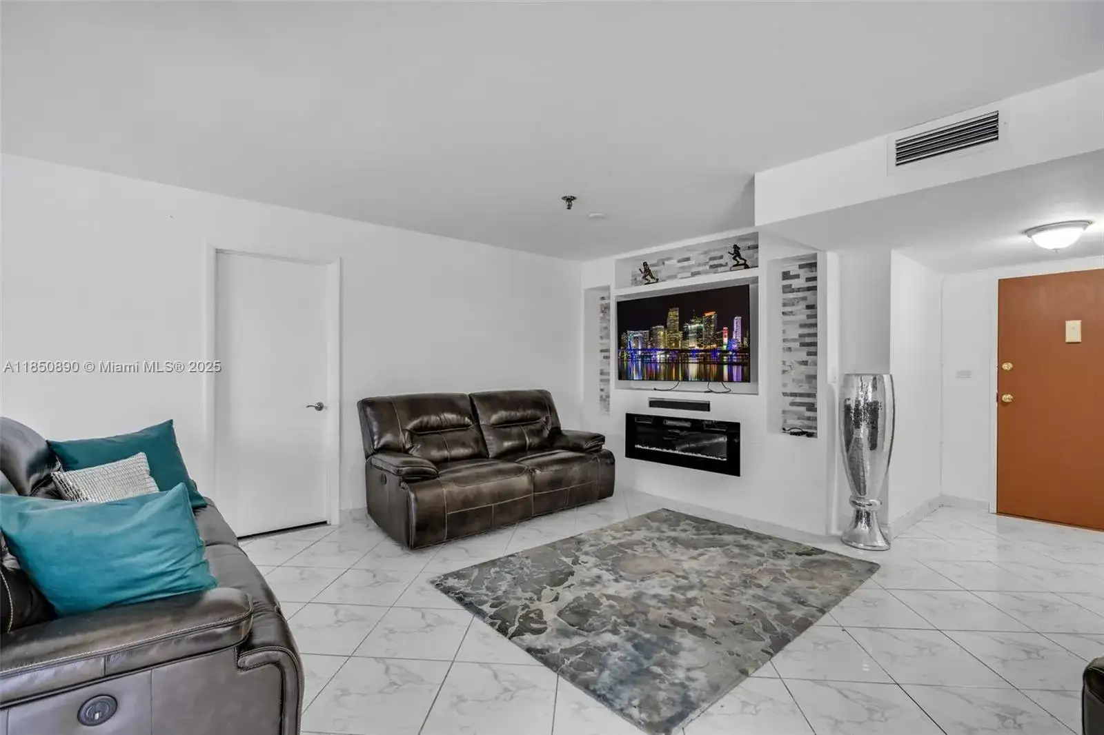 661 NE 195th St # 312, Miami FL 33179 photo 3