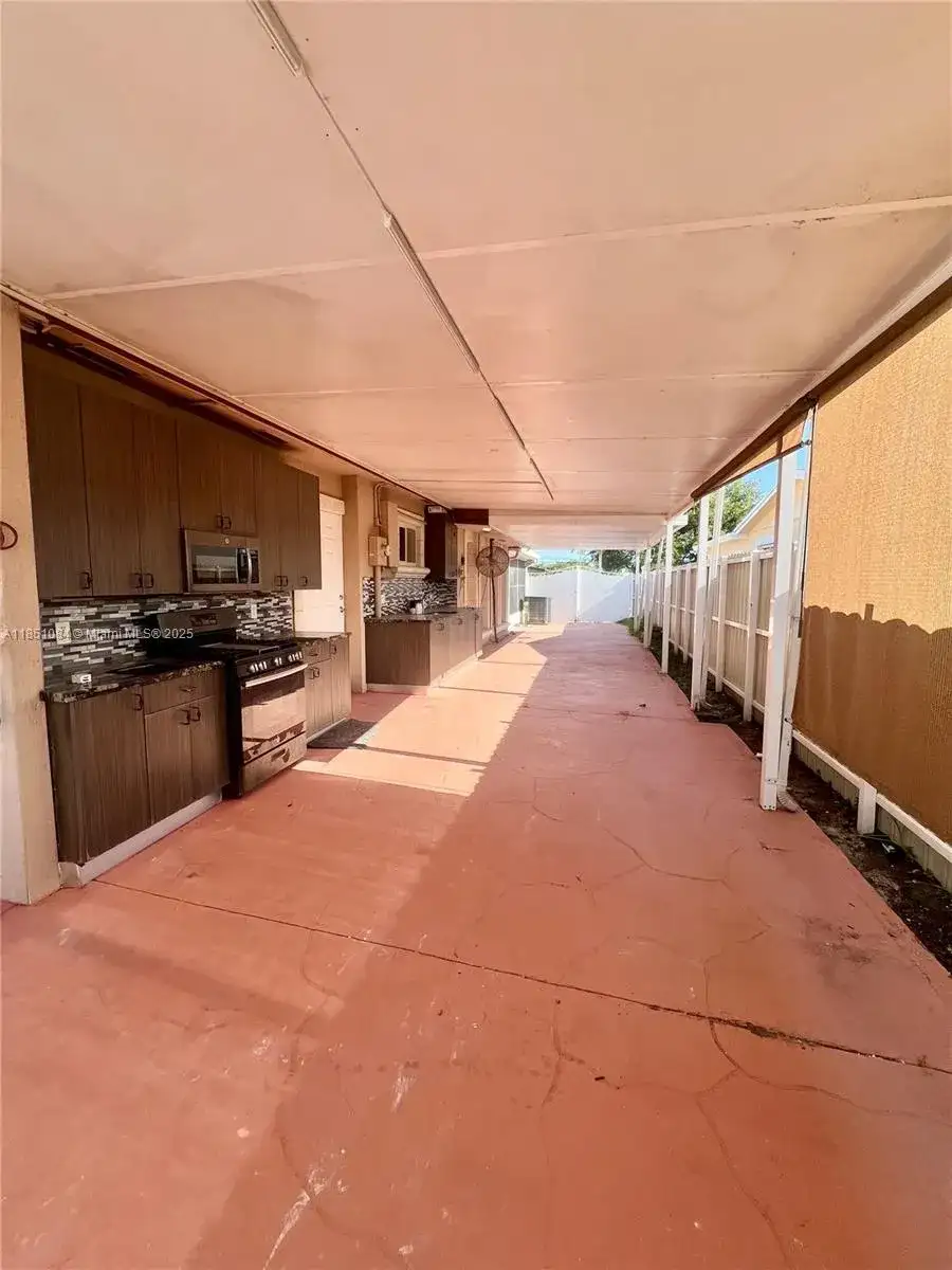 7601 Simms St, Hollywood FL 33024 photo 3