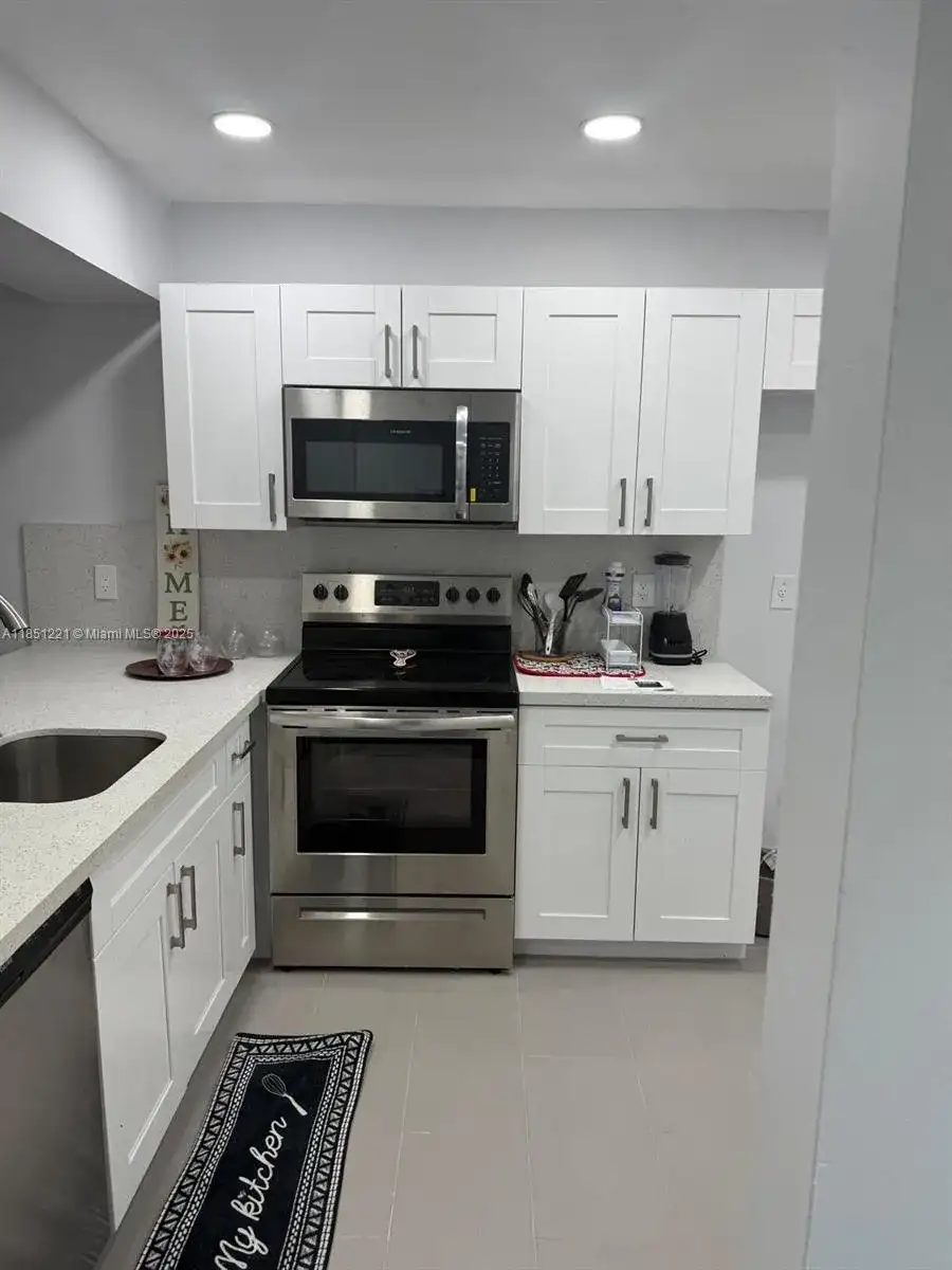 1102 Bahama Bnd # D2, Coconut Creek FL 33066 photo 3