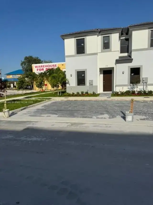 1037 NW 1 ave, Florida City FL 33034 photo 2