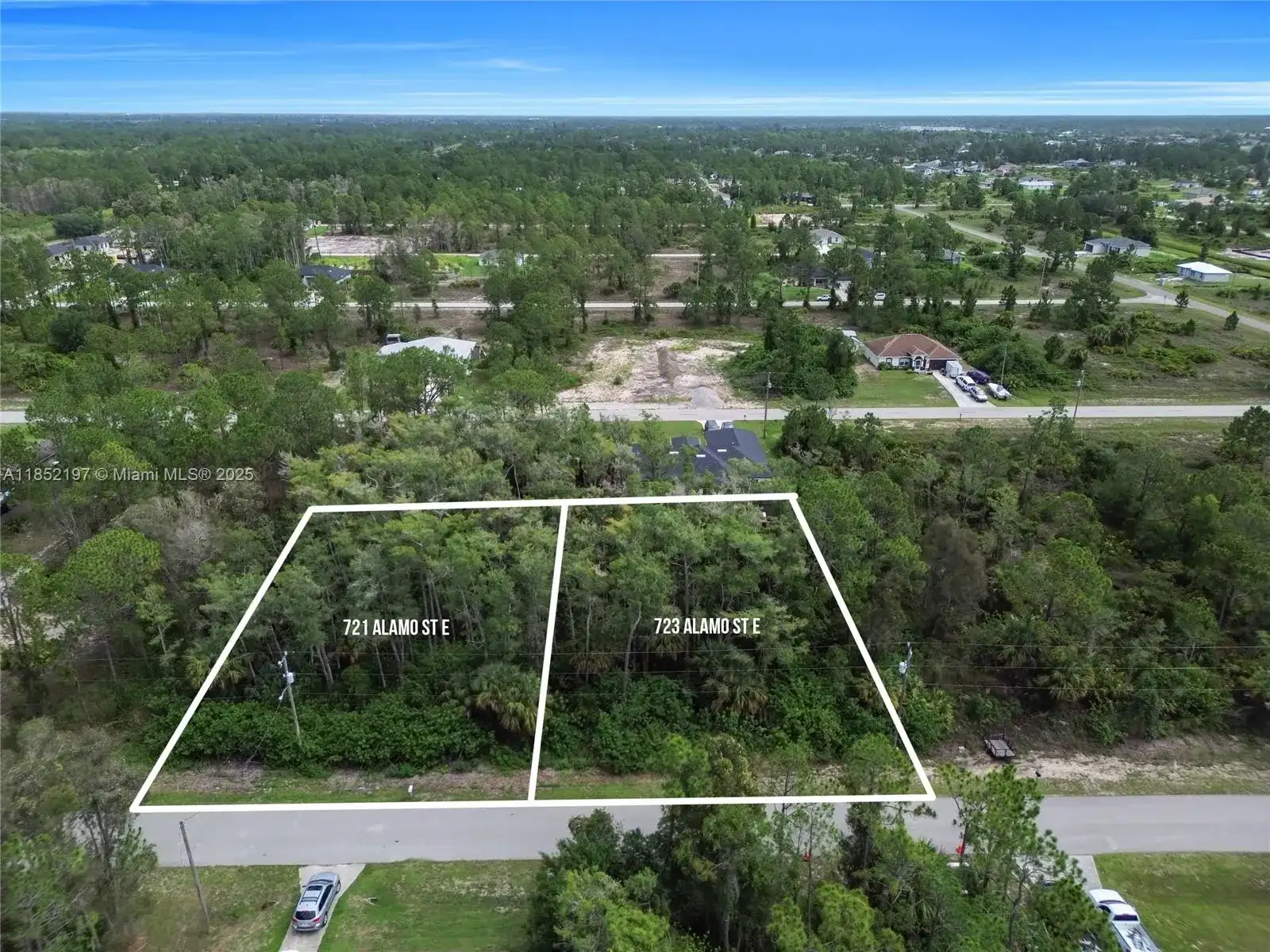 723 Alamo ST E, Lehigh Acres FL 33974 photo 2